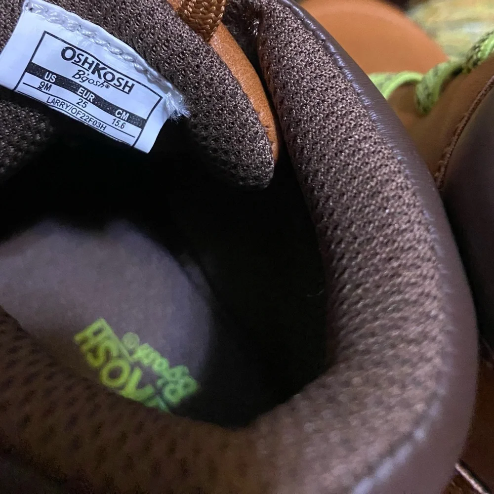Oshkosh faux leather boots with green stretch laces
